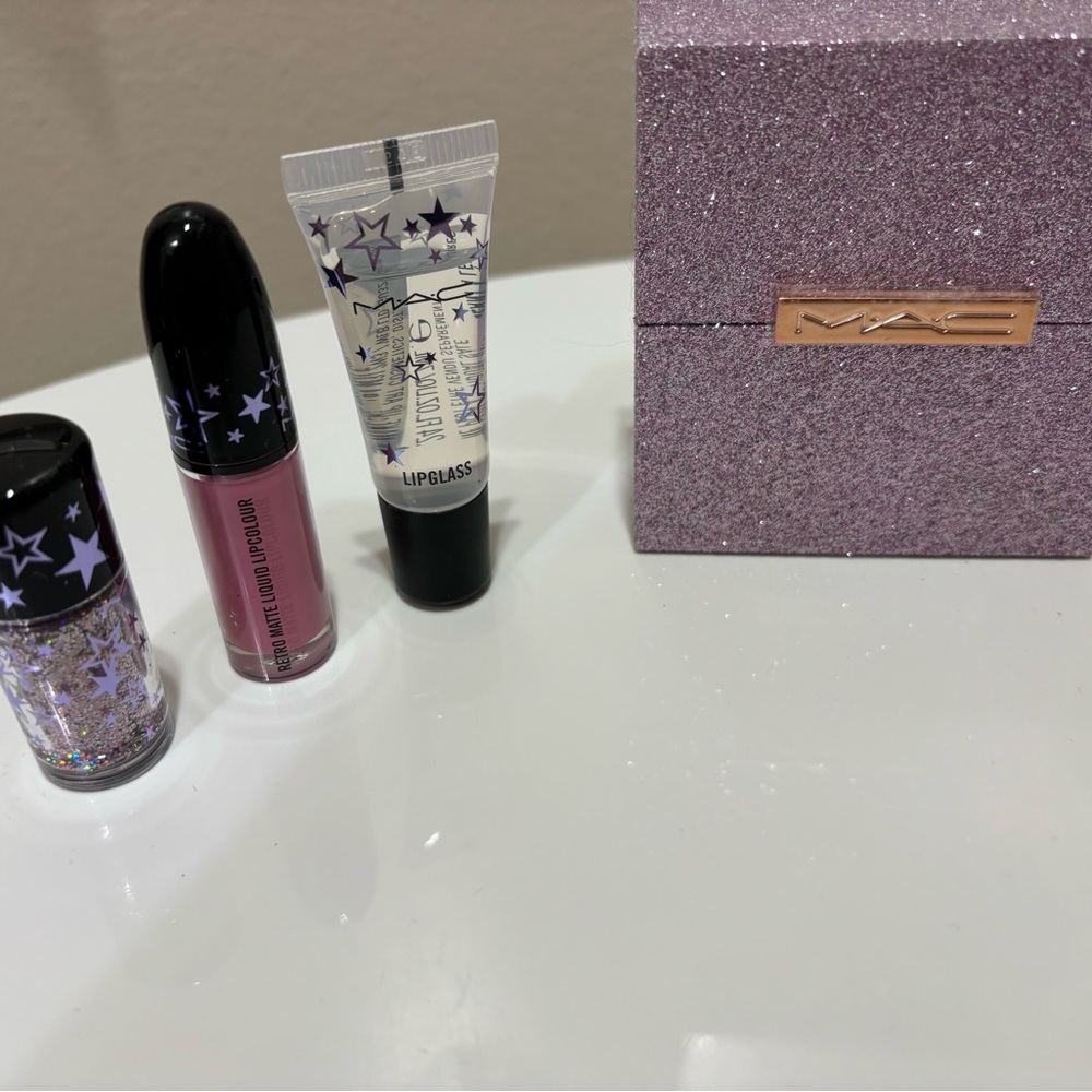 Mac mini set. Lipstick, gloss and glitter eyeshadow. Brand new. Never used.